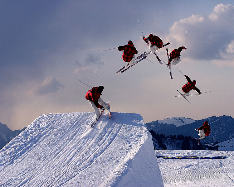 750px-Freestyle_skiing_jump2.jpg